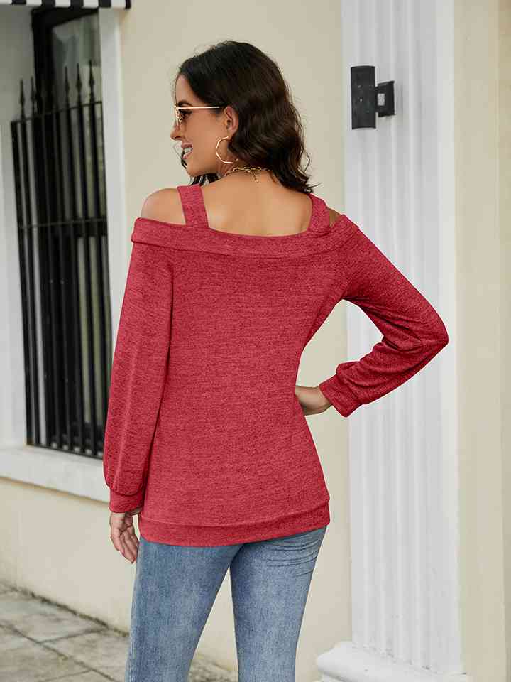 Blusa con cuello cuadrado y hombros descubiertos