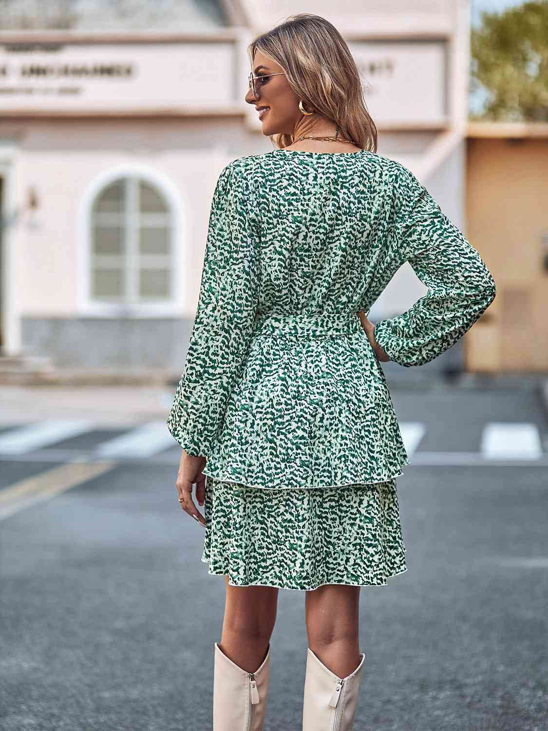 Robe superposée à manches longues et nouée à la taille