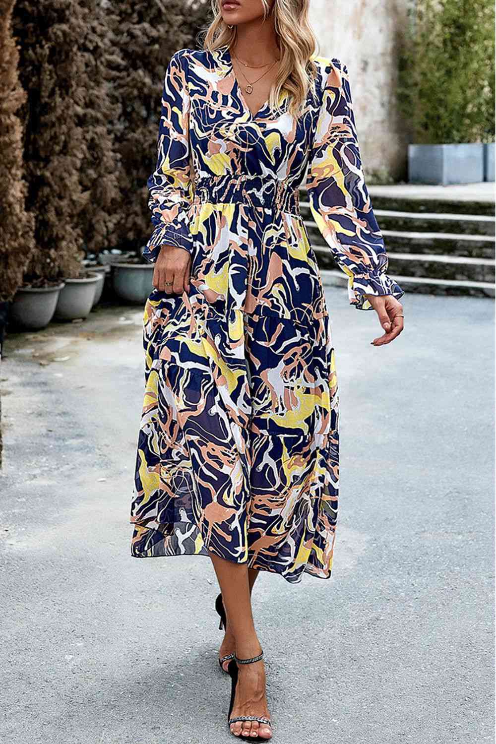 Robe midi imprimée à col surplis et manches volantées