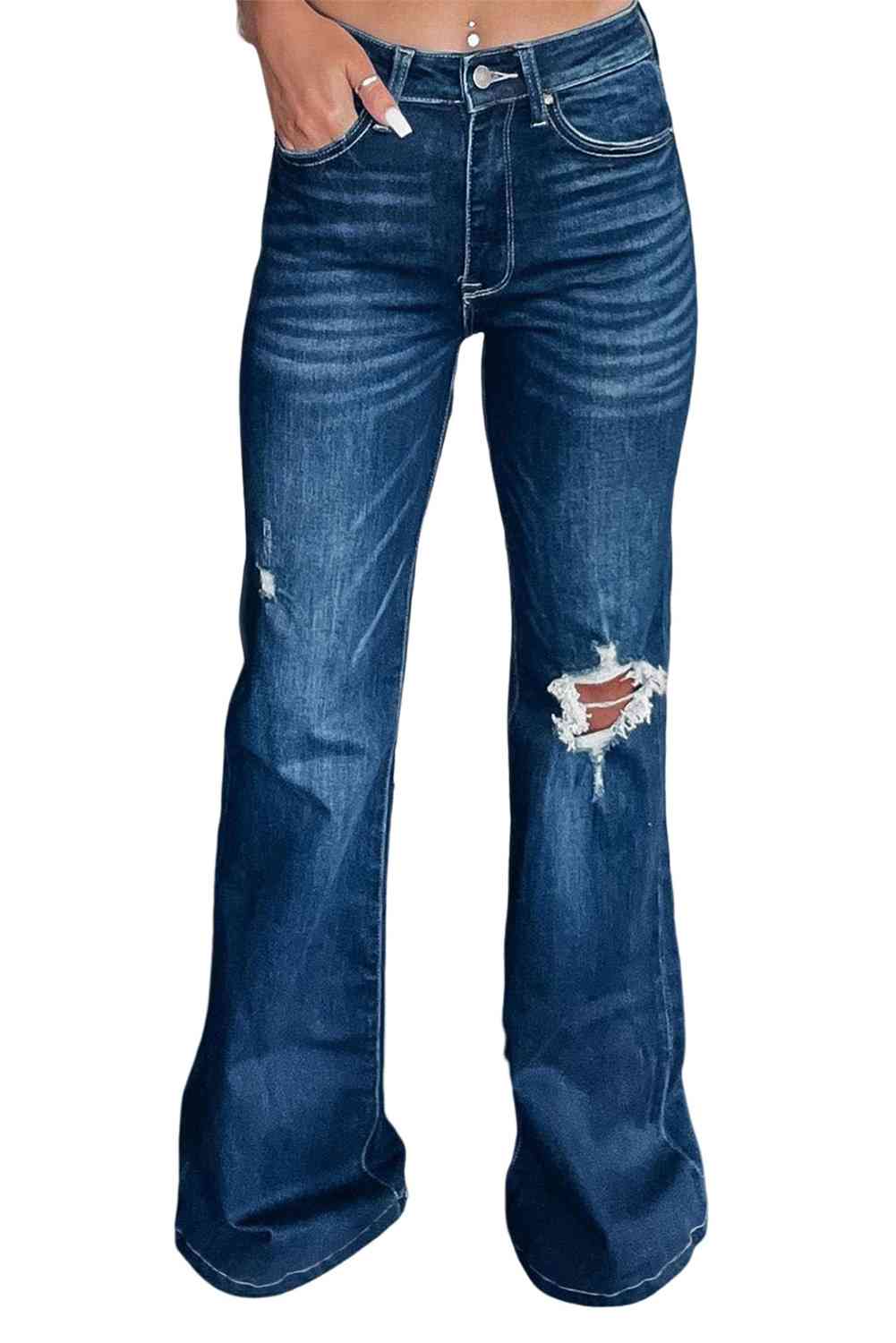 Jeans acampanados asimétricos con rodilla abierta y desgastados