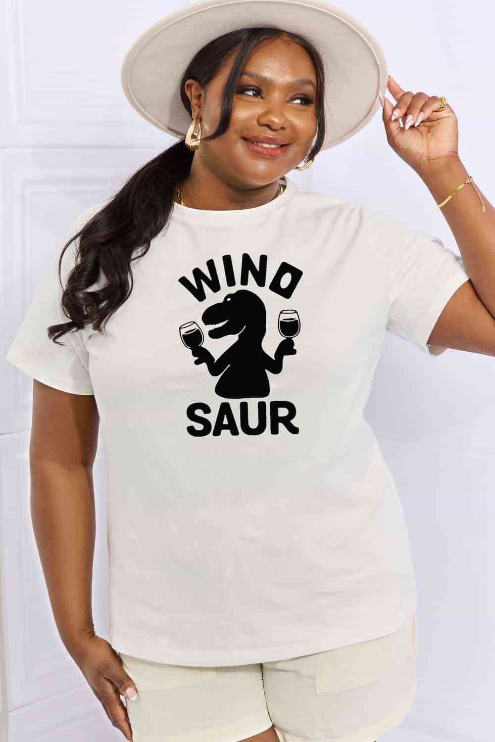 Simply Love T-shirt en coton graphique WINOSAUR pleine taille