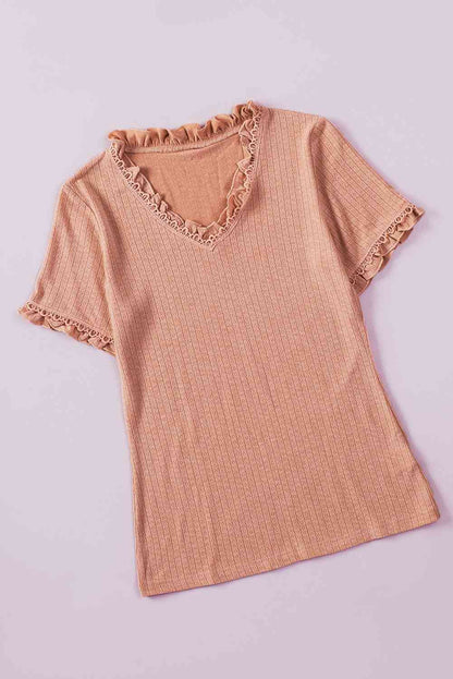 Blusa texturizada con cuello en V y mangas con volantes