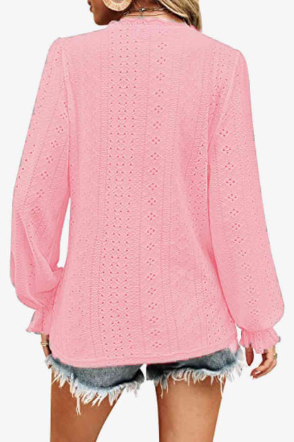 Blouse à œillets et col en V à manches volantées