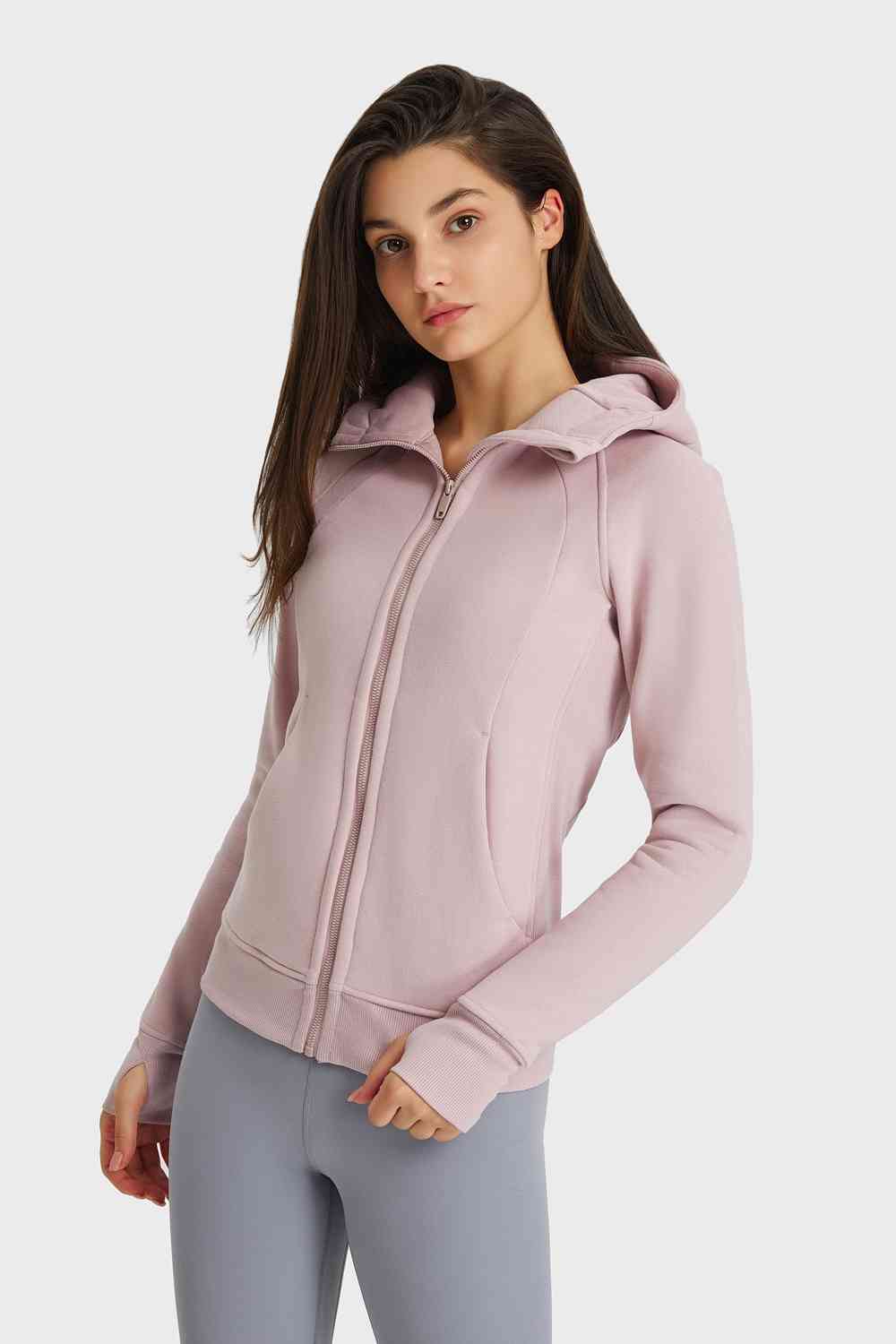 Chaqueta deportiva con capucha y detalle de costura con cremallera