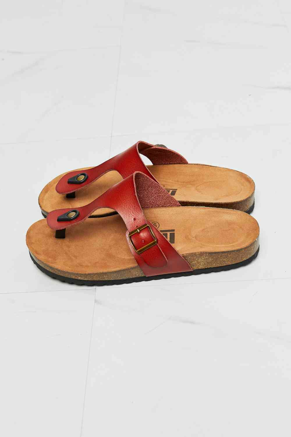 Chanclas con tira en T en rojo Drift Away de MMShoes