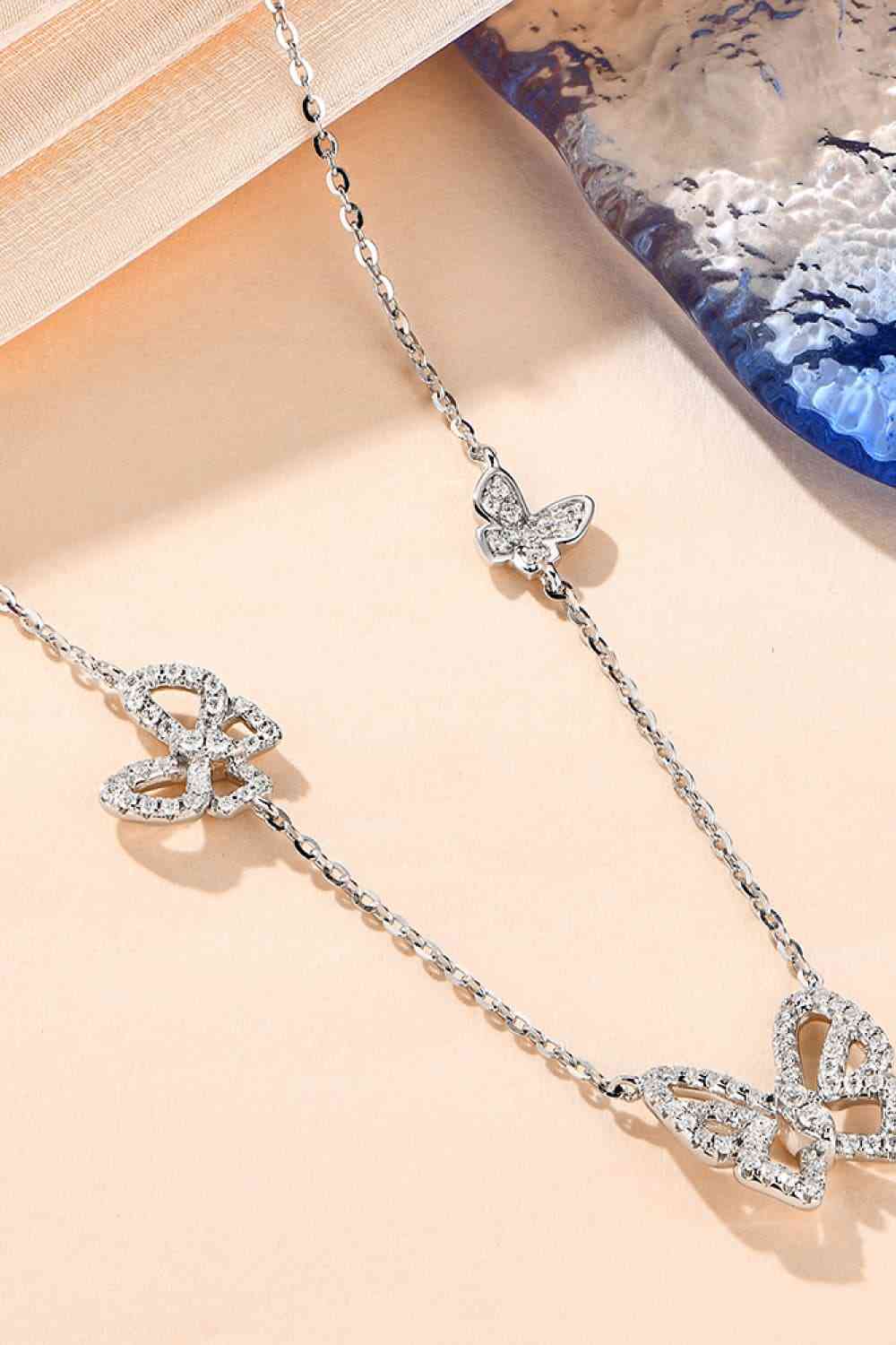 Collier en forme de papillon moissanite