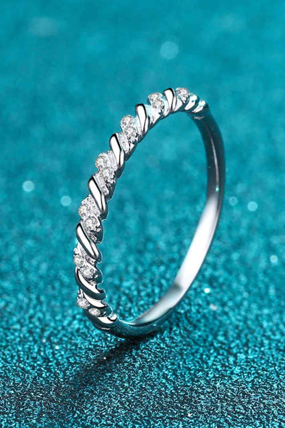 Bague demi-éternité plaquée rhodium moissanite