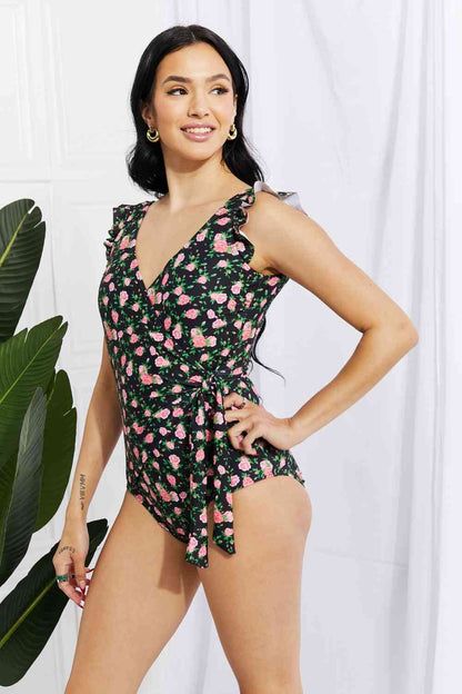 Marina West Swim Traje de baño de una pieza con estampado floral y flotador de tamaño completo con volantes