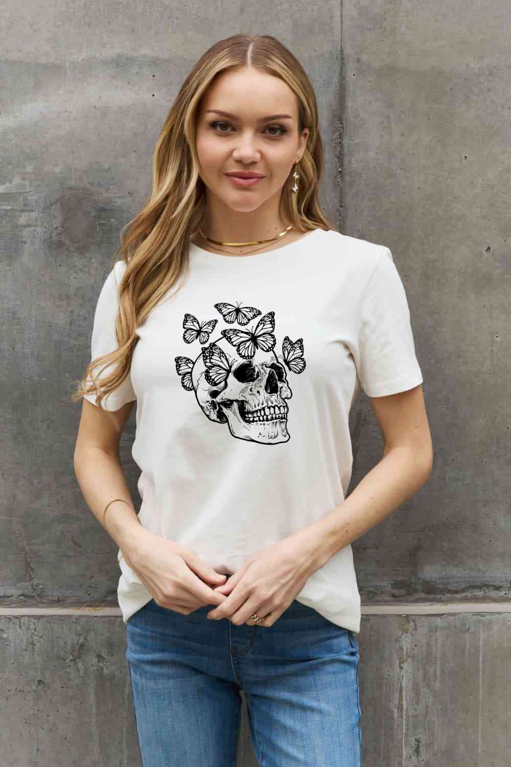 Simply Love T-shirt en coton avec motif tête de mort papillon pleine taille