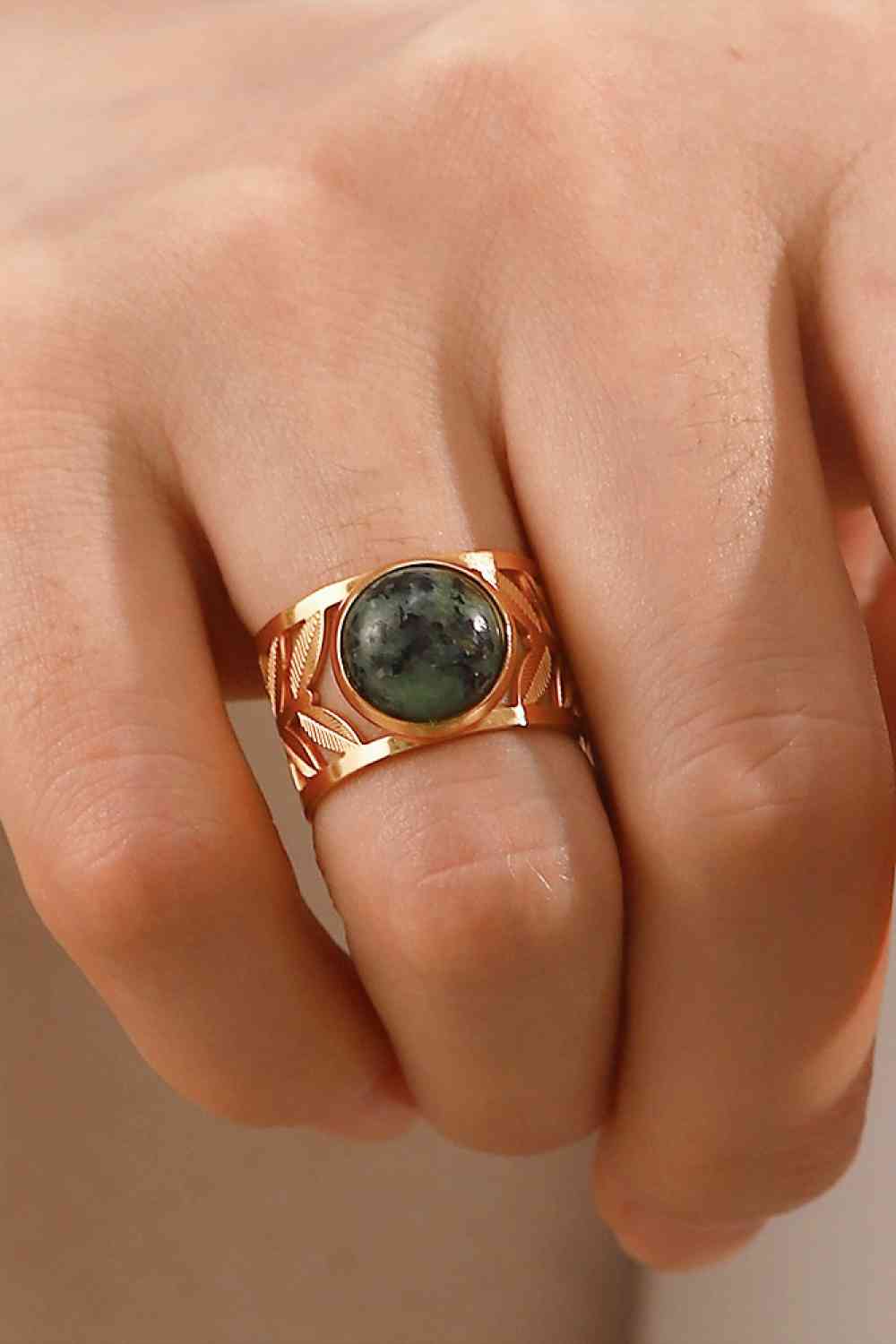 Anillo Hoja De Malaquita Bañado En Oro De 18k