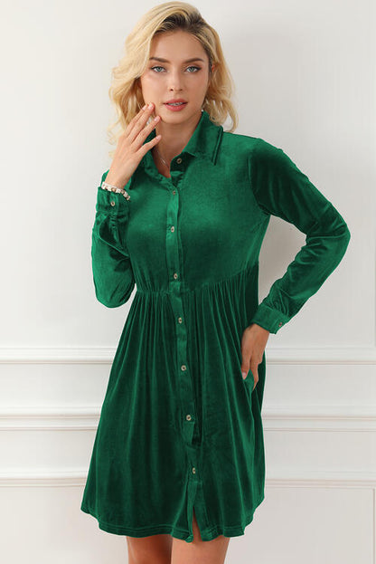 Robe chemise froncée à manches longues et col boutonné