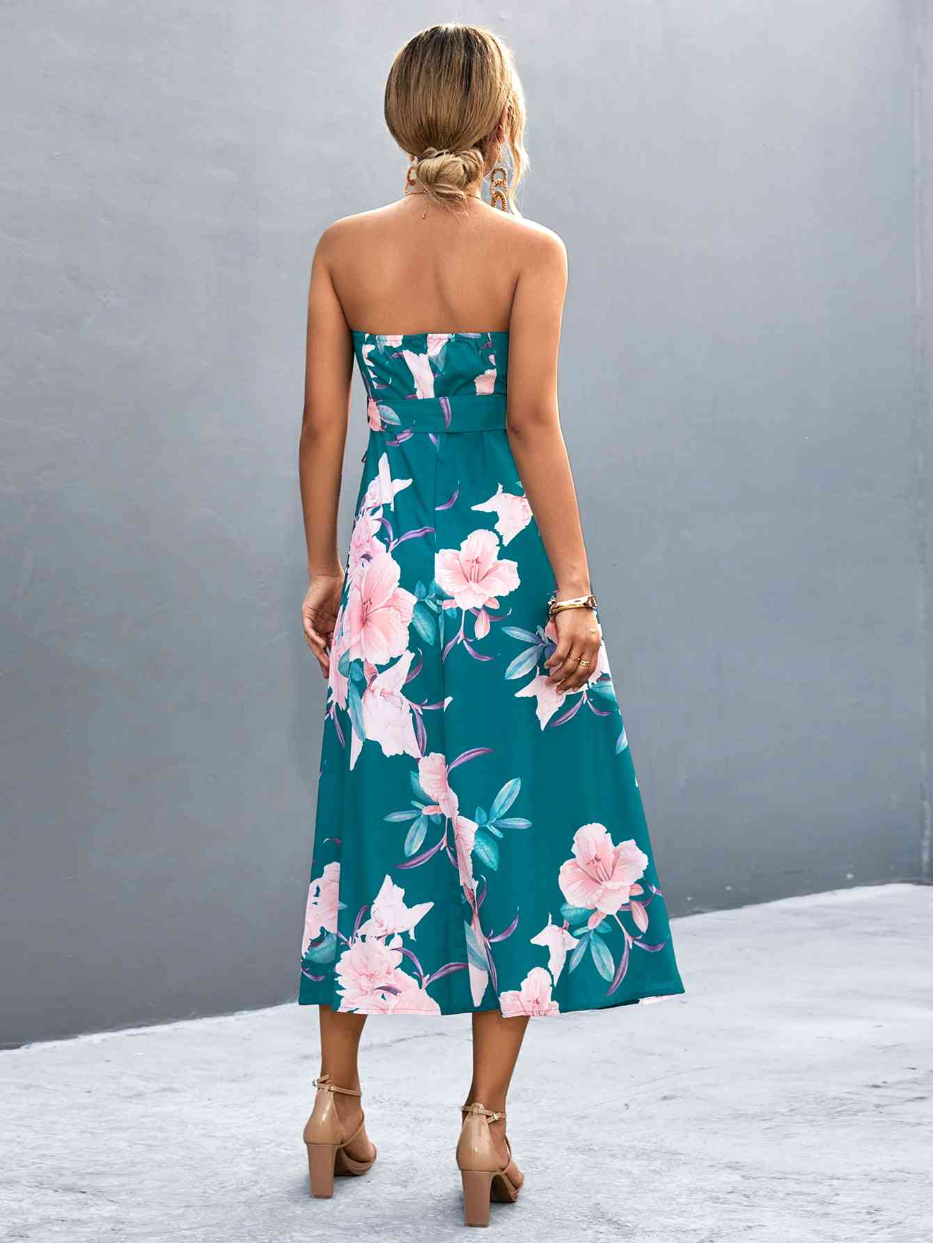 Vestido midi con estampado floral y cintura anudada con cuello recto