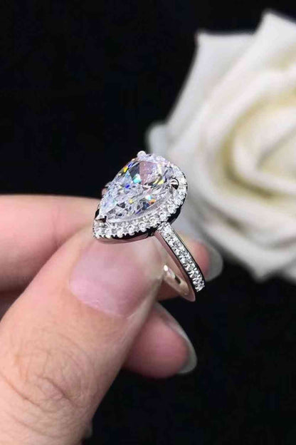 Bague en grappe de larme de moissanite de 2 carats