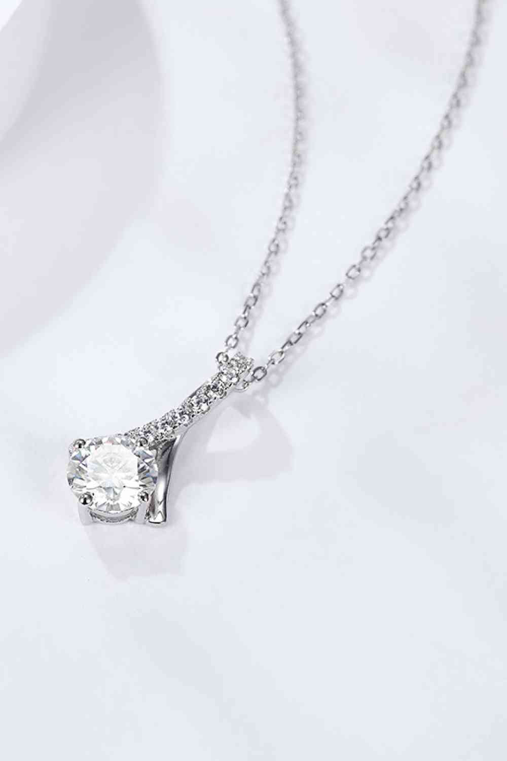 Collier avec pendentif moissanite 1 carat pour occasions spéciales