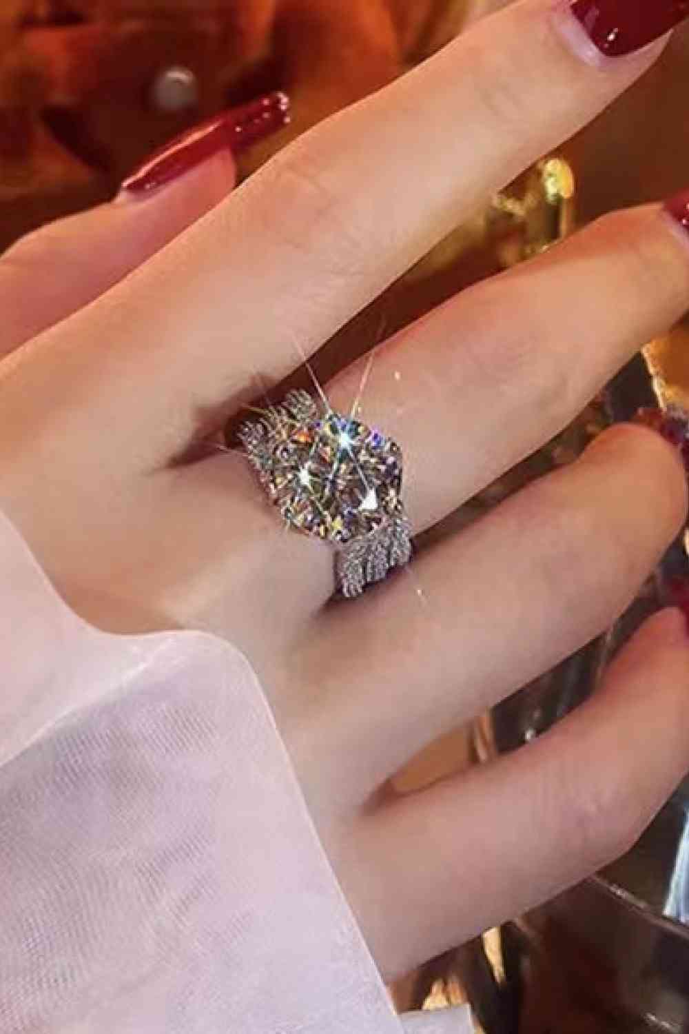 Bague à trois couches de moissanite adorée de 3 carats