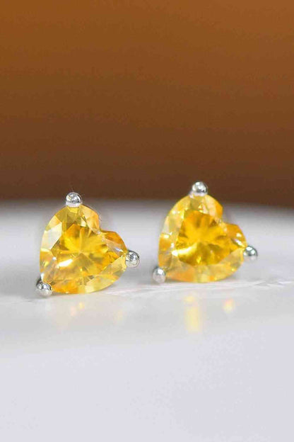 Pendientes chapados en platino con moissanita en forma de corazón amarillo de 2 quilates