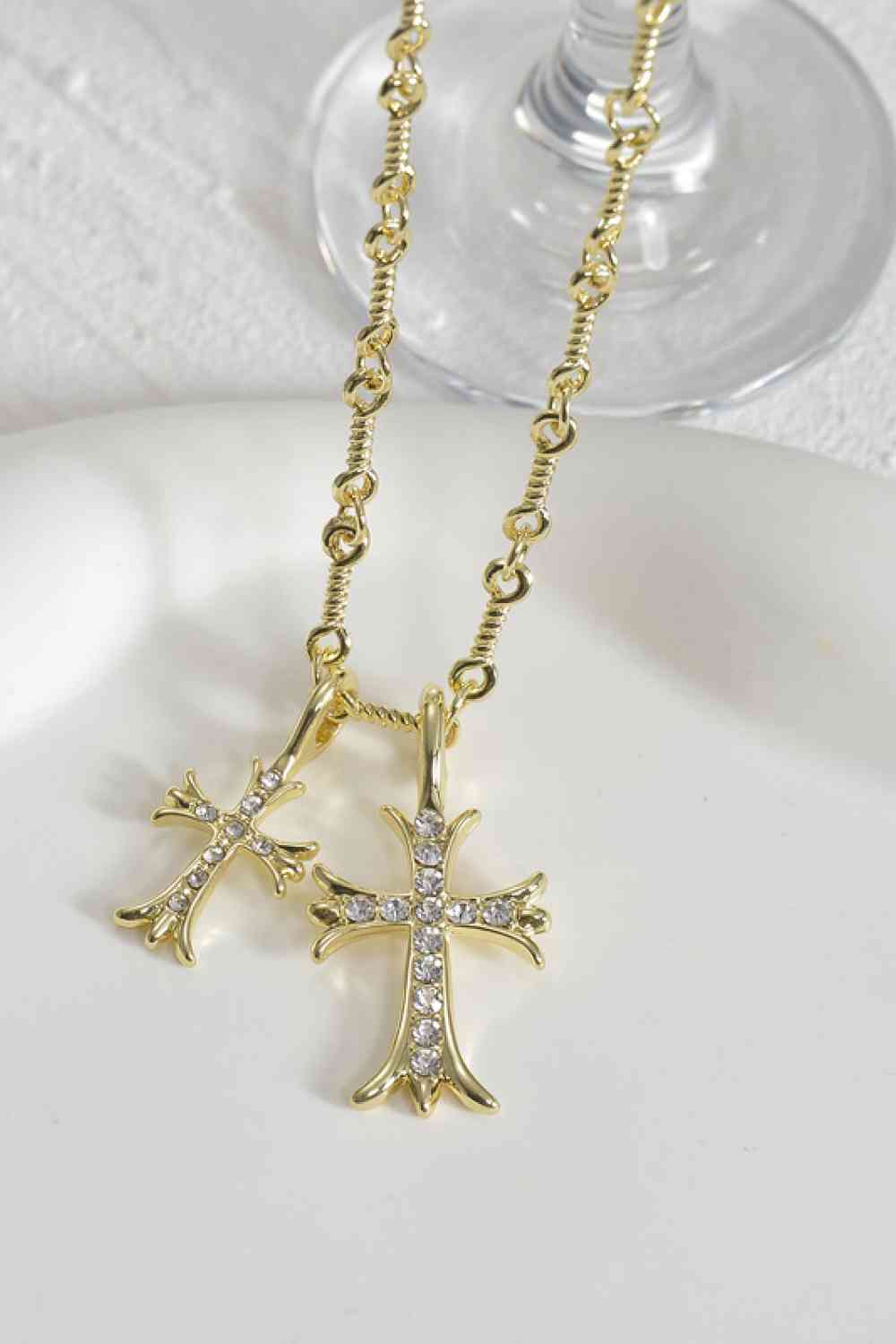 Collier en acier inoxydable avec pendentif croix