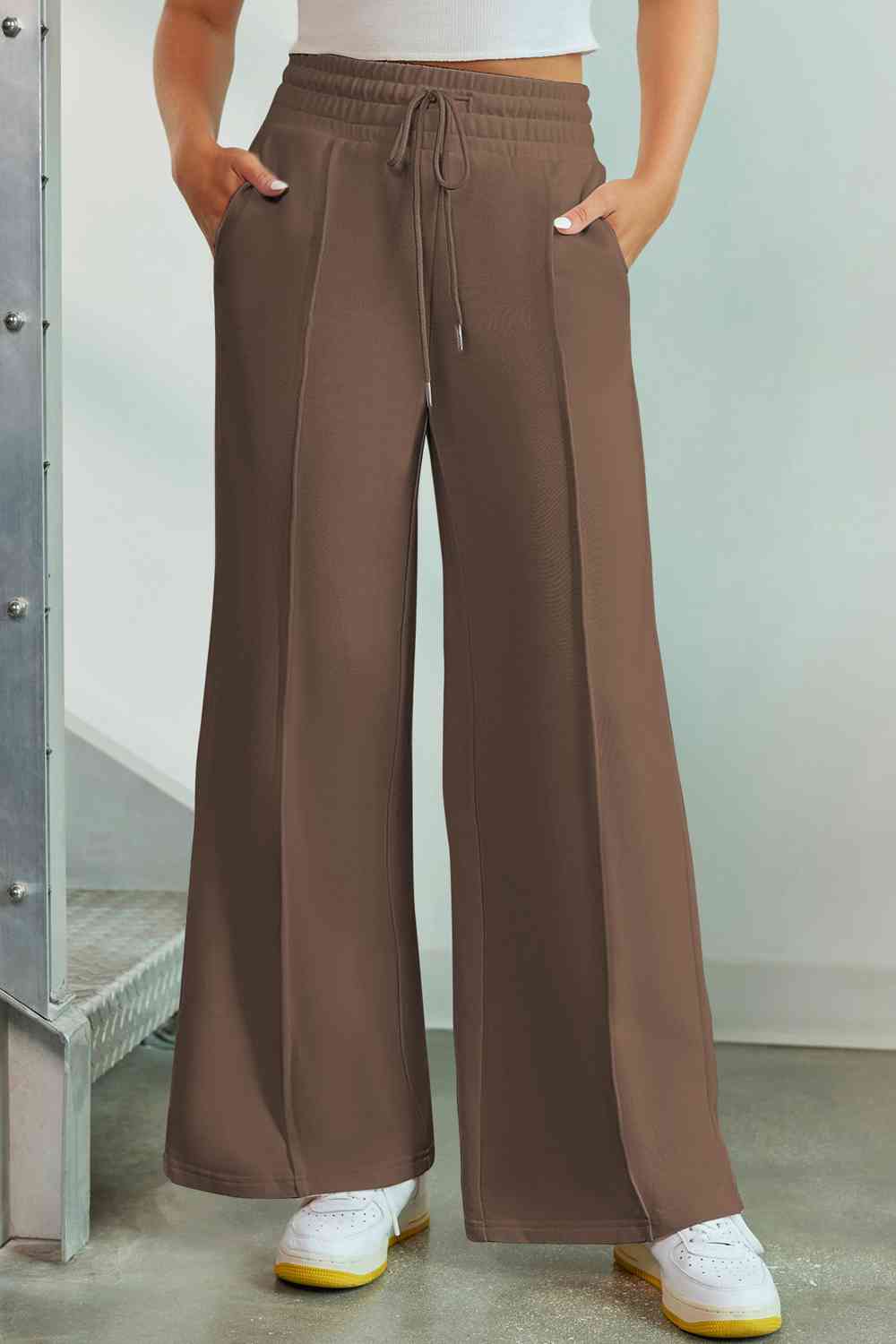 Pantalones anchos con cordón y bolsillos