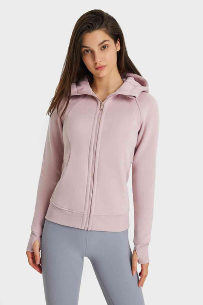 Chaqueta deportiva con capucha y detalle de costura con cremallera