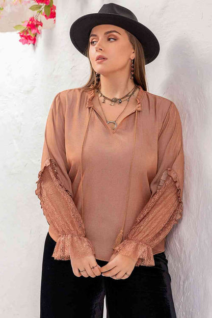 Blusa de manga con volante y cuello anudado de talla grande