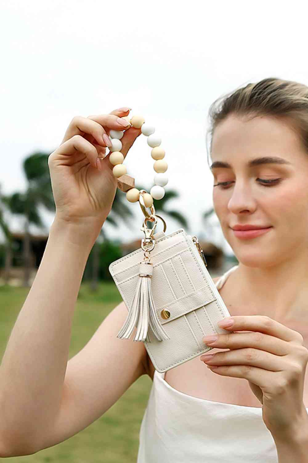 Porte-clés bracelet perlé avec portefeuille