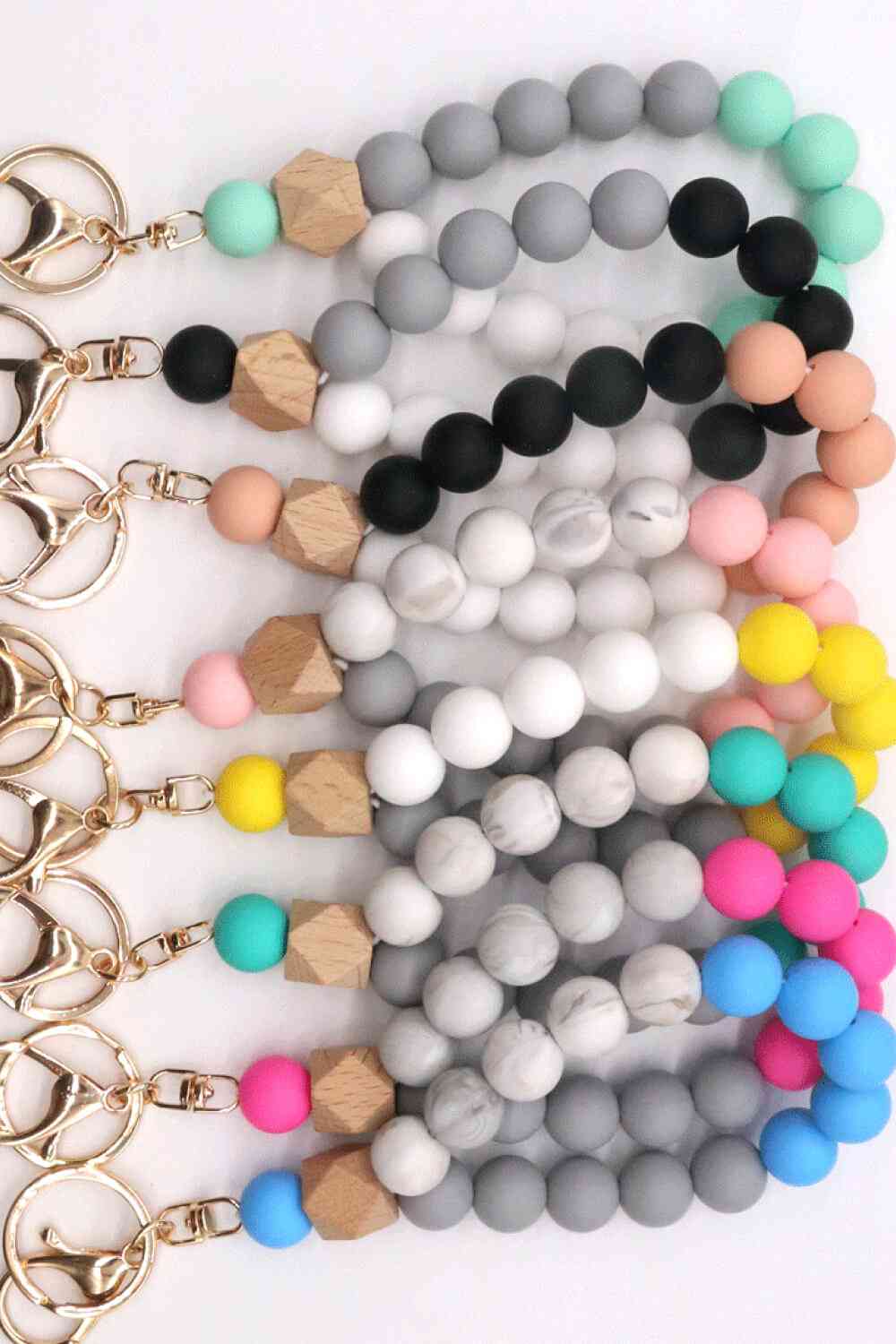 Assortiment de 2 porte-clés avec bracelet en perles multicolores