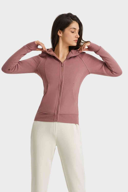 Chaqueta deportiva con capucha y detalle de costura con cremallera