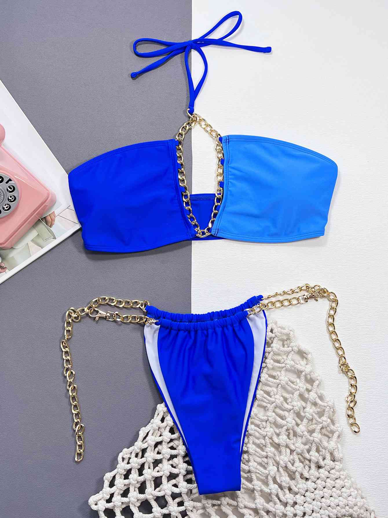 Ensemble de bikini dos nu avec détail chaîne