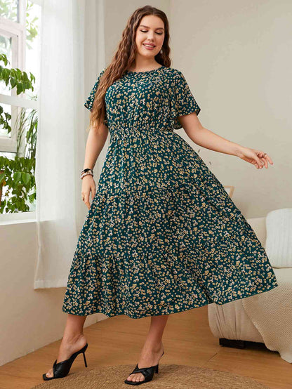 Robe Midi Florale à Col Rond et Manches Courtes de Grande Taille