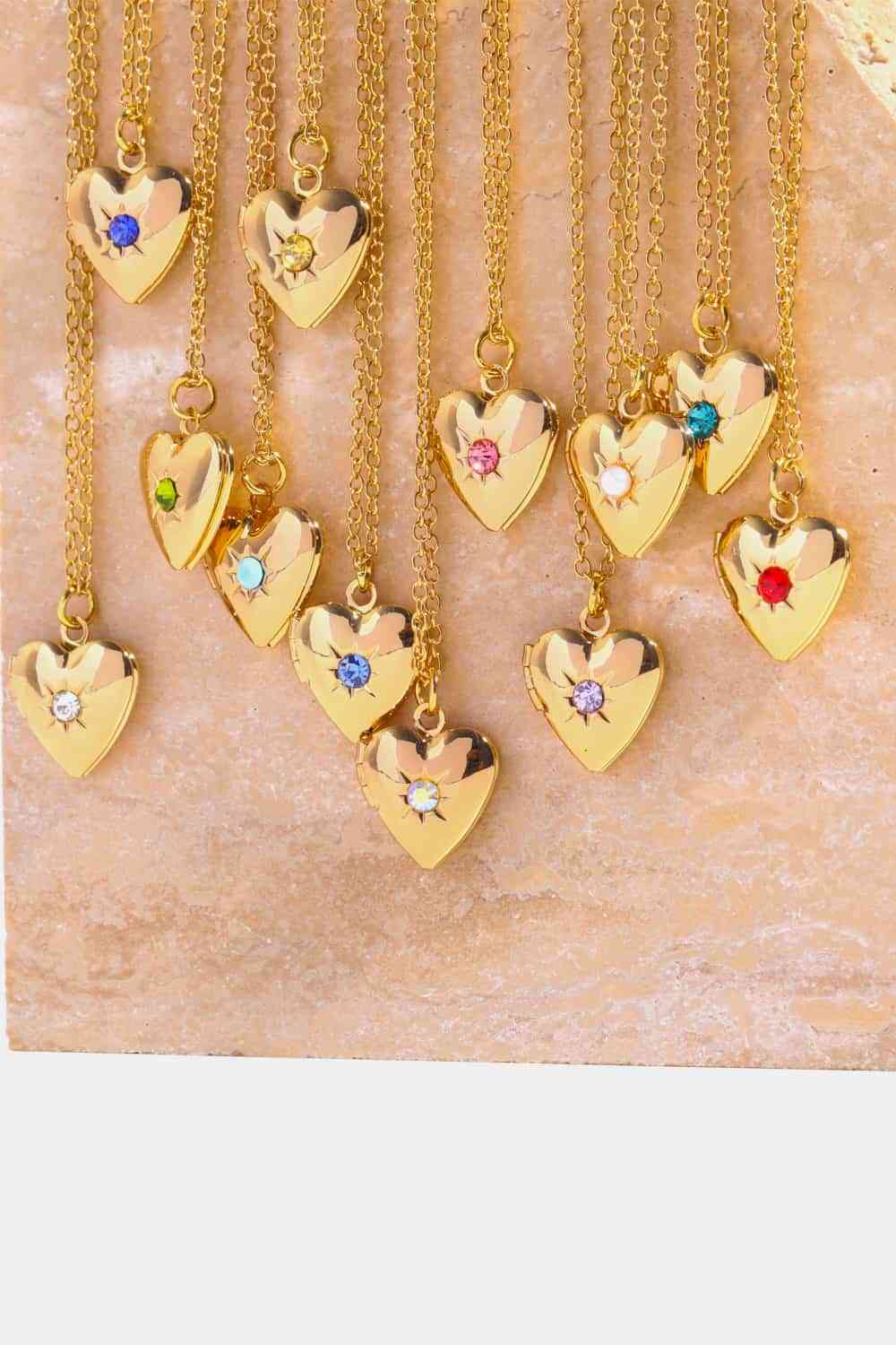 Collar con colgante chapado en oro de 14 quilates con forma de corazón y circón