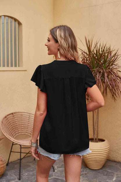 Blusa de satén con cuello con muescas y mangas acampanadas