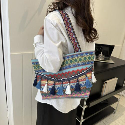 Bolso tote estampado con detalle de borlas