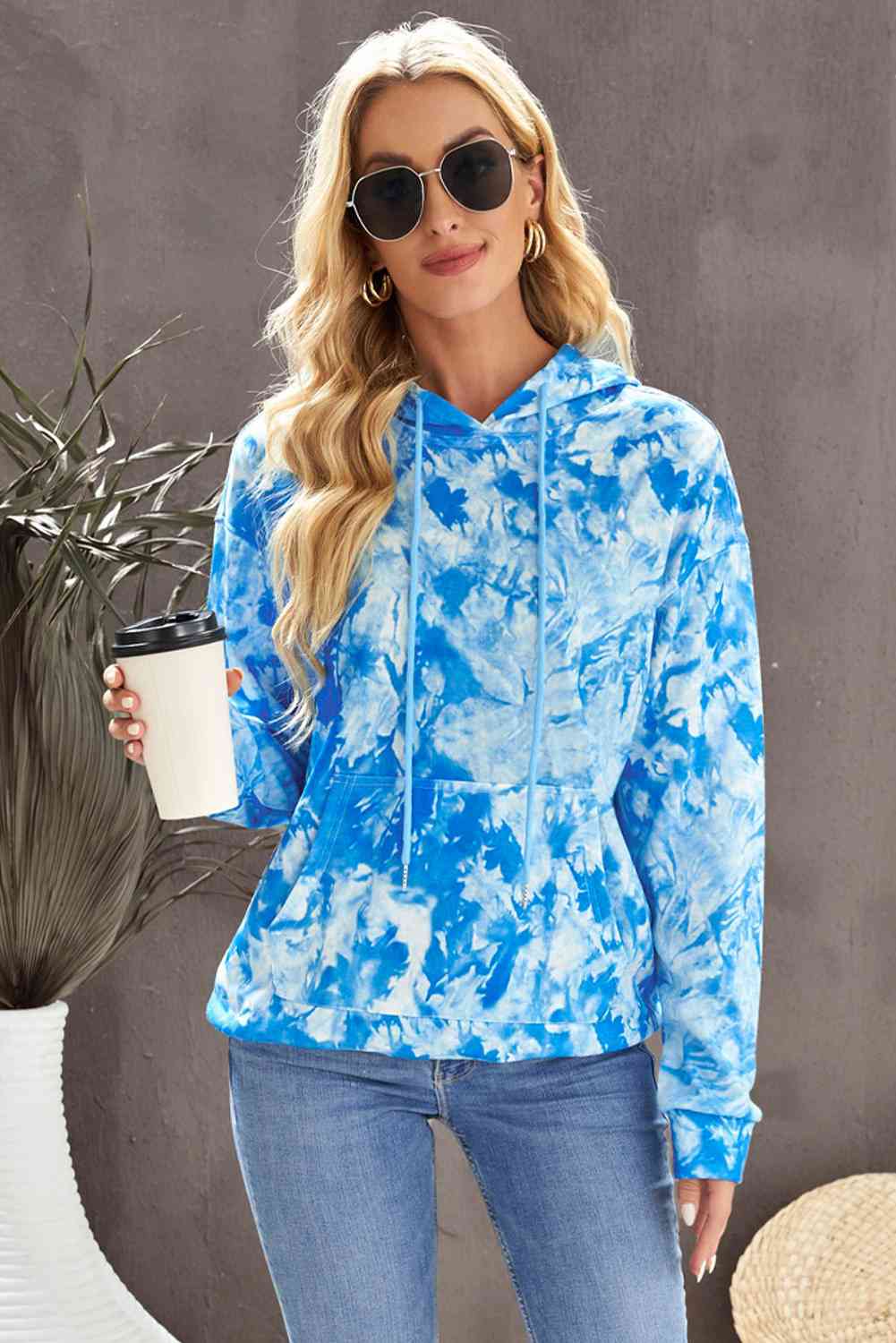 Sweat à capuche tie-dye avec cordon de serrage et poche