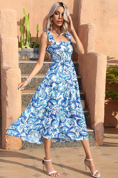 Robe midi smockée nouée à encolure carrée sans manches