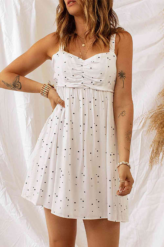 Vestido sin mangas fruncido con estampado de estrellas