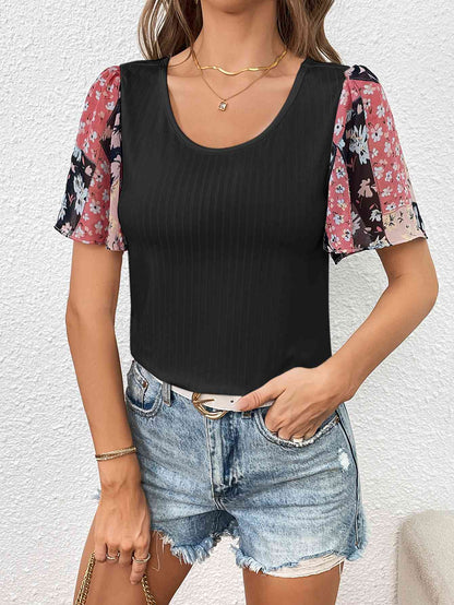 Camiseta estampada con cuello redondo y manga abullonada