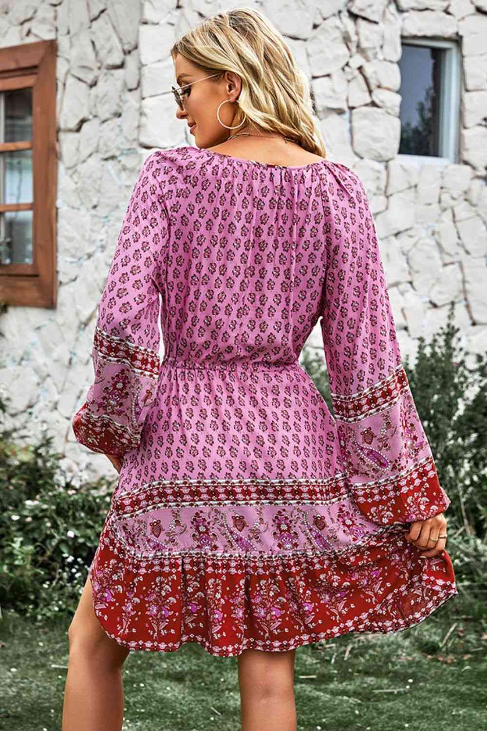 Vestido bohemio con manga globo y cintura con cordón