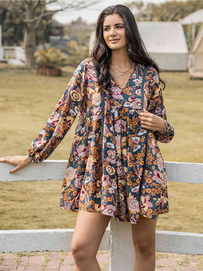 Vestido floral de manga larga con cuello en V fruncido