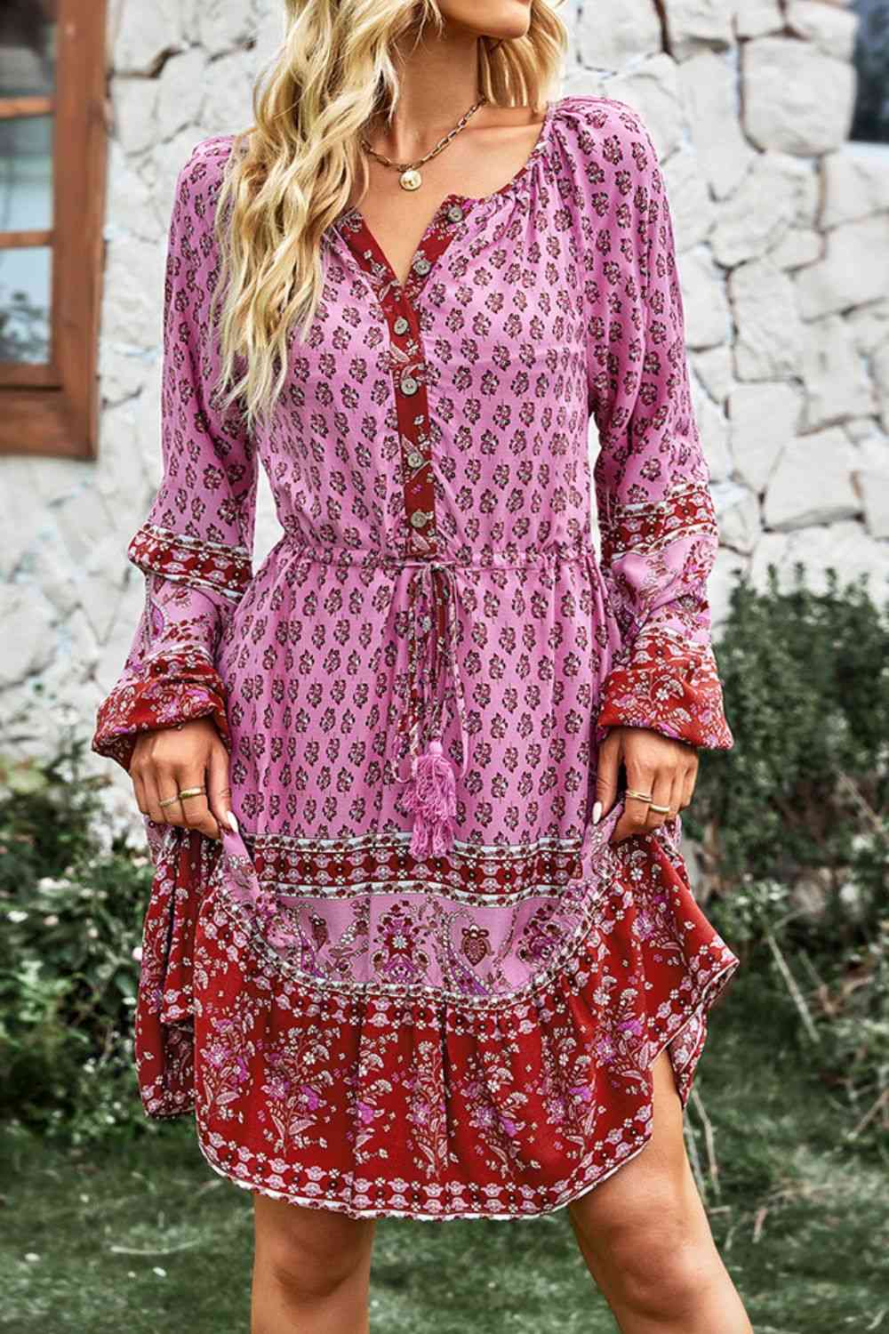 Vestido bohemio con manga globo y cintura con cordón