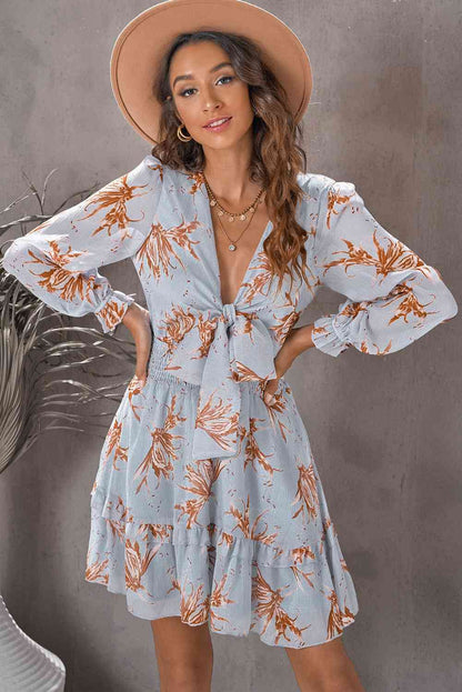 Mini-robe florale à manches volantées en V profond