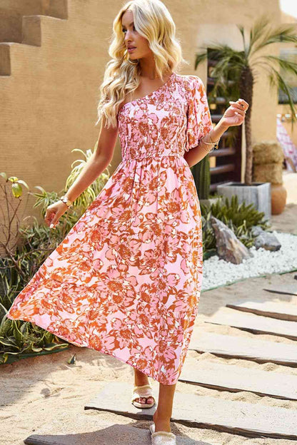 Vestido midi floral con un solo hombro y fruncido