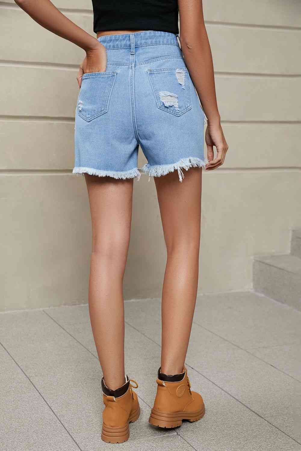 Short en jean vieilli à franges avec poches