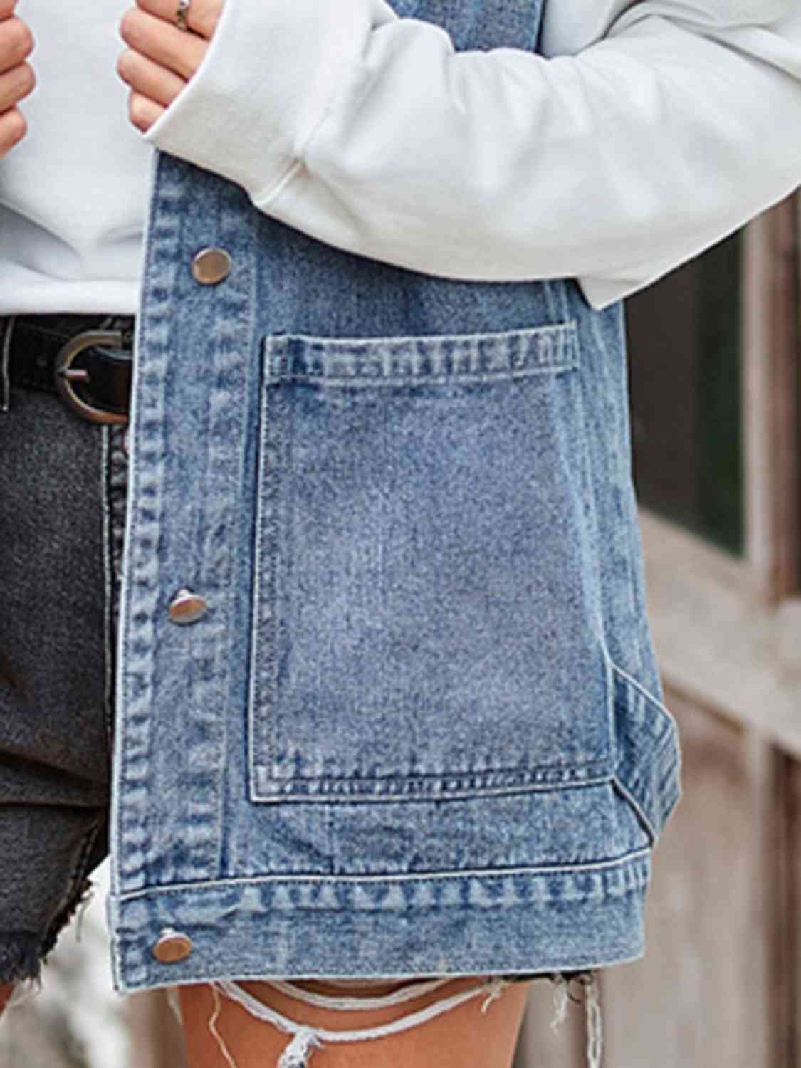 Veste en jean boutonnée sans manches avec poches
