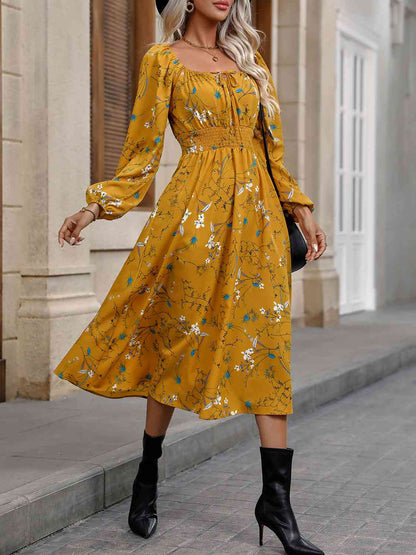 Robe taille smockée à col carré