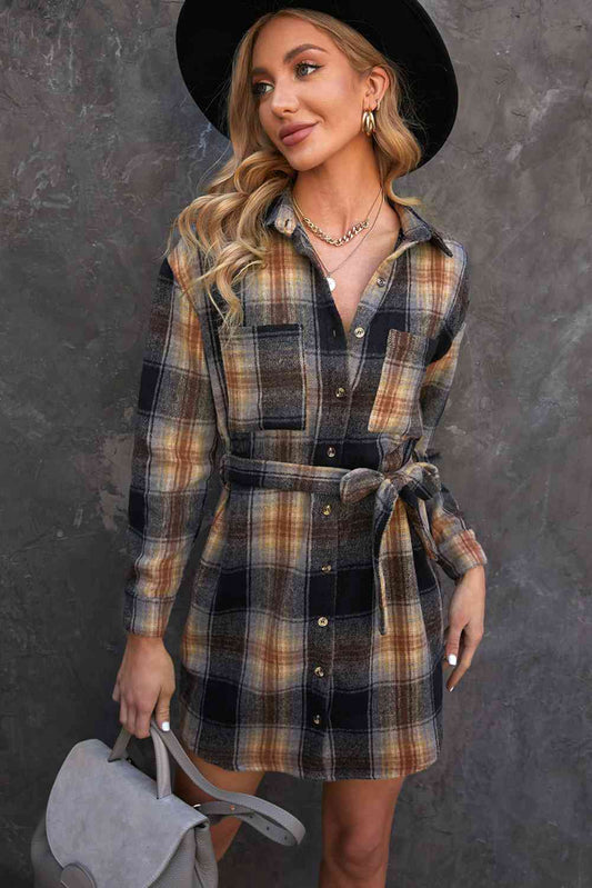 Robe chemise boutonnée à carreaux avec lien à la taille