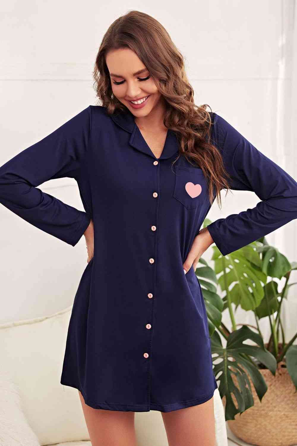 Vestido camisero con cuello de solapa y gráfico de corazón