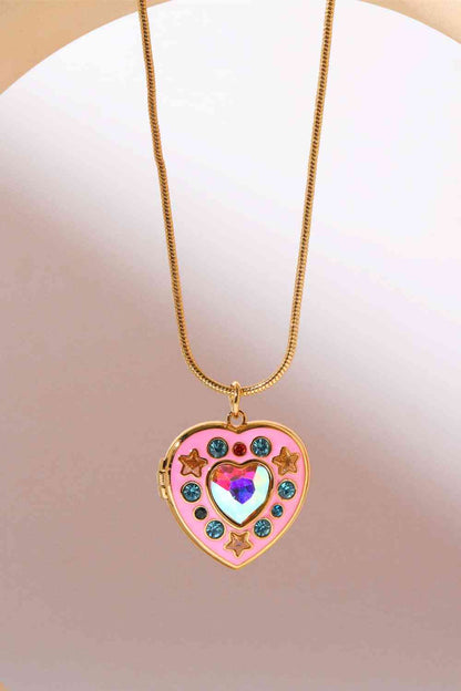 Collier pendentif boîte coeur décor strass