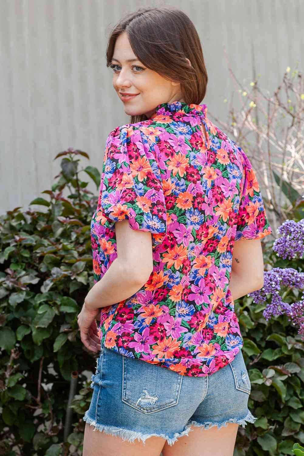 Blusa con cuello redondo y manga abullonada con estampado floral