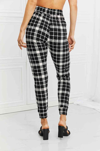 Leggings Depot Stay en joggers estampados de tamaño completo