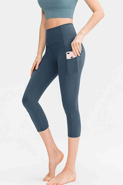 Leggings activos recortados con cintura ancha y bolsillos